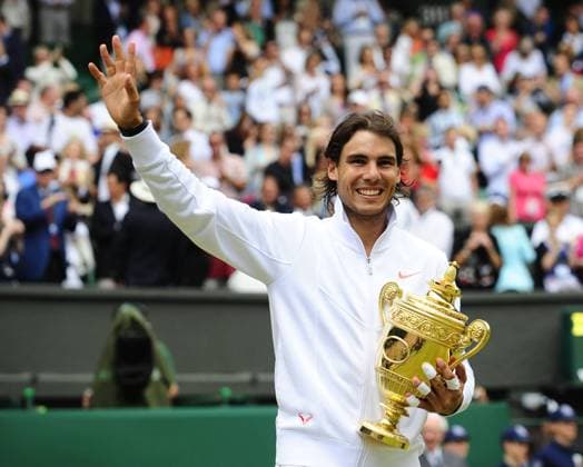 Wimbledon Sieger 2010 Rafael Nadal (Spanien)  o0 Siegerehrung Pokal Trophäe Objekt Jubel, Freude Sieg, Sieger