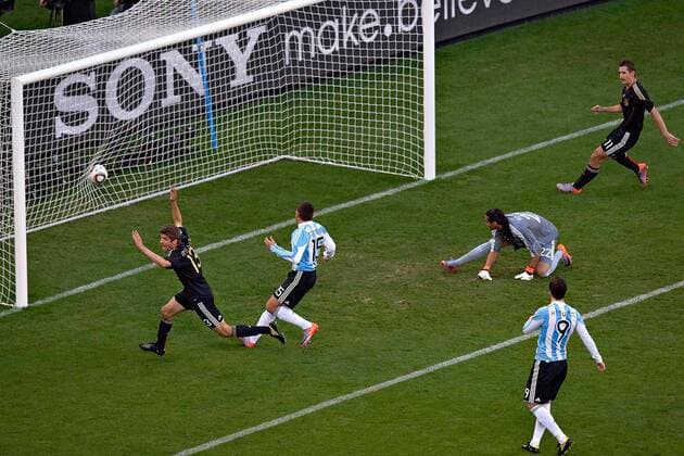 Thomas Muller (L) of Germnay celebrates his goal during the 2010 FIFA World Cup QuarterFinal match between Argentina 0-4 Germany at Green Point Stadium in Cape Town.  (56678) o0 Jubel Freude Tor