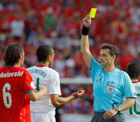 GENEVA, Referee shows a yellow card as Portugal s Jose Bosingwa and Marek Jankulovski of Czech Republic (R-L) look on during a Euro 2008 Group A match Czech Republic vs. Portugal.  612203