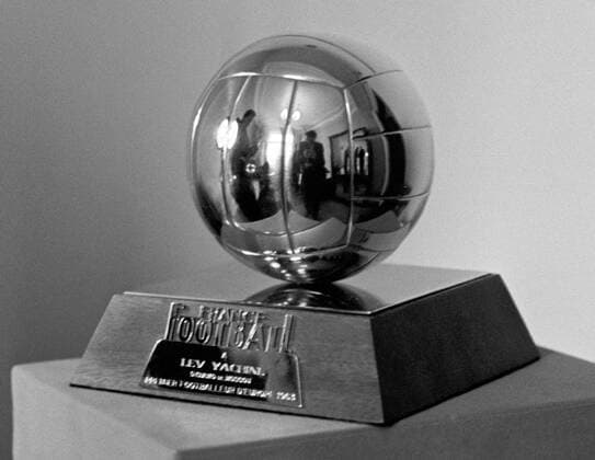 Moscow. The Golden Ball was awarded to Lev Yashin, best football-player of 1963 -  1102243