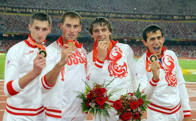 Russian track and field athletes Denis Alexeyev, Anton Kokorin, Vladislav Frolov and Maxim Dydlin (L-R) celebrate their bronze medals in the men s 4x400 relay race at the Beijing 2008 Olympic Games -  674655