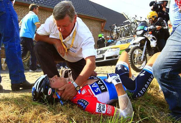 Tour de France 2010 - Etappe 3 Wanze - Arenberg Porte du Hainaut: FRANK SCHLECK Saxo Bank scheidet mit Schlüsselbeinbruch aus xPHOTONEWSx  o0 Sturz aus ausgeschieden Verletzung