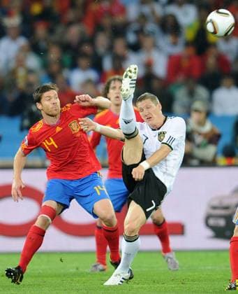 Germany s Bastian Schweinsteiger (R) vies with Spain s Xabi Alonso during the 2010 World Cup semifinal match in Durban July 7, 2010. 