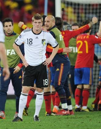 Football - World Cup 2010 Semifinal .Spain v Germany 7 07 2010 Moses Mabhida stadium. Durban: Dejected,Toni Kroos (Germany) .  o00 FIFA Logo, Emblem überdeckt überklebt