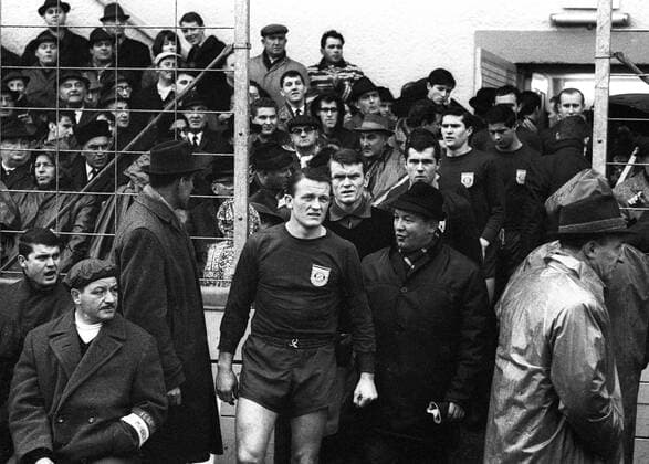 Einmarsch Bayern, von vorn: Werner Olk, Trainer Zlatko Tschik Cajkovski (re.), Torwart Sepp Maier, Franz Beckenbauer, Hans Rigotti, Gerd Müller Fußball 1. BL Herren Saison 1965 1966, FC Bayern München - SV Werder Bremen 3:1 Gruppe München