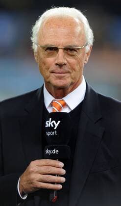 July 07, 2010 - Durban - Germany s football legend and member of the executive committee of international football governing body FIFA, Franz Beckenbauer attends the 2010 FIFA World Cup SemiFinal soccer match between Germany (white) and Spain (red) on July 7, 2010 in Durban. - ZUMAgh1 o0 Sky Interview Funktionär