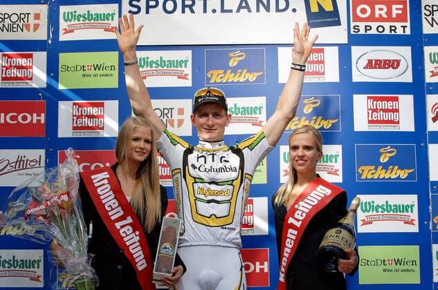 Etappensieger Andre Greipel (GER Team HTC Columbia) - Podium - Stagewinner - Event: Tour of Austria 2010 - Stage 6 - Deutschlandsberg - Laxenburg 231.8 km - Date: 09.07.2010 - Location: Laxenburg - Niederösterreich - Austria - Europe - o0 Jubel Freude Hostess, Hostessen, Frau, girl