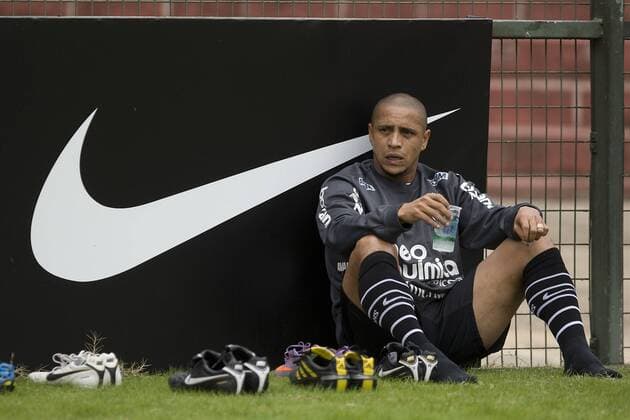 Roberto Carlos (Corinthians Sao Paulo); x(7x)DanielxAugustoxJr.x 