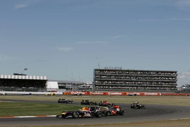 Mark Webber (Red Bull Racing) vor Lewis Hamilton (McLaren Mercedes) GP Großbritannien 2010 Formel 1 Grand Prix Großbritannien 2010 o0 Totale