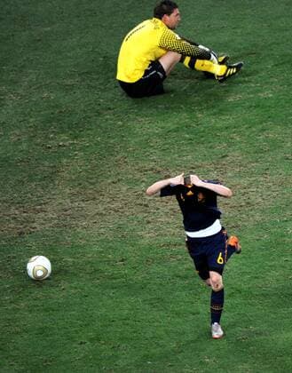 Andres Iniesta (Front) of Spain celebrates his goal after scoring against goalkeeper Maarten Stekelenburg of Netherlands during the World Cup final against the Netherlands at Soccer City stadium in Johannesburg  o0 Jubel, Freude, Freud und Leid
