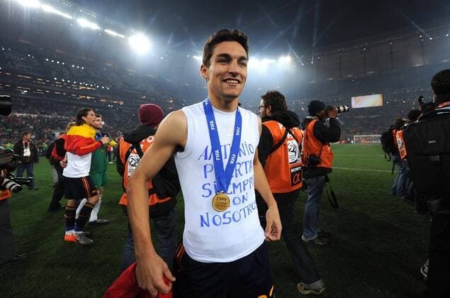 Spanien ist Weltmeister 2010 - Jesus Navas (Spanien) gedenkt dem verstorbenen Antonio Puerta - WM Finale - Soccer City Stadium, Johannesburg giorgioxperottino o0 Jubel, Freude, Anteilnahme, Gedenken, Andenken, Tod, Daniel, T Shirt, Tshirt, Feier