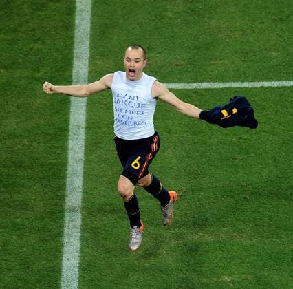 Finale im Soccer-City Stadion in Johannesburg, Niederlande - Spanien. Andres Iniesta (Spanien) dreht jubelnd ab. -  Aufmacher