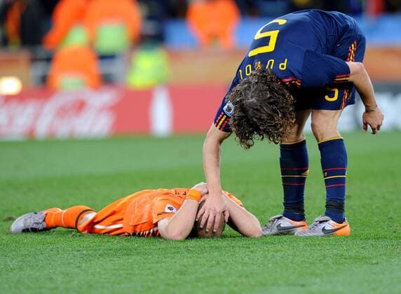 Wesley Sneijder (NED), Carles Puyol (ESP), NED (orange) - ESP (blau) giorgioxperottino