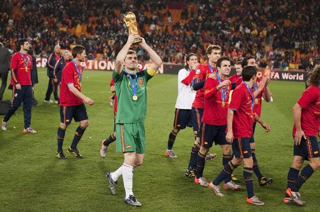 Iker Casillas (ESP), JULY 11, 2010 - Football : Iker Casillas of Spain celebrates during the 2010 FIFA World Cup South Africa Final match between Netherlands 0-1 Spain at Soccer City stadium in Johannesburg  (013795) o0 Pokal Trophäe Objekte Jubel, Freude