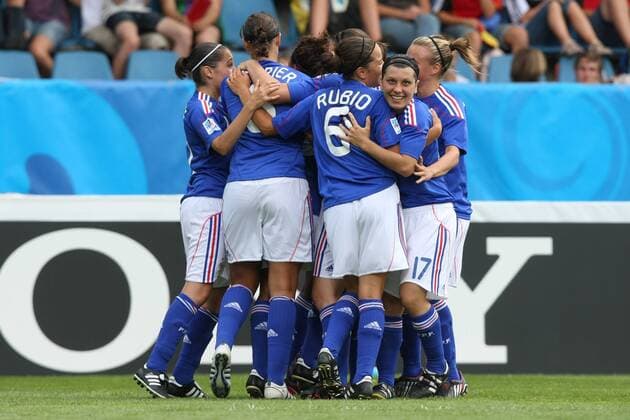 13.07.2010, Bochum - U20 Frauen Weltmeisterschaft 2010 - Kolumbien vs Frankreich 1:1 --- Torjubel Frankreich zum 0:1 durch Marina Makanza ( Frankreich ) o0 Jubel Freude