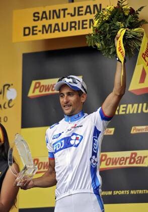 Tour de France 2010 - 9. Etappe: Morzine Avoriaz - Saint Jean de Maurienne - SANDY CASAR (FRA) Francaise des Jeux --- PhotoNews  o0 Etappensieg Jubel Freude Objekte Pokal Trophäe