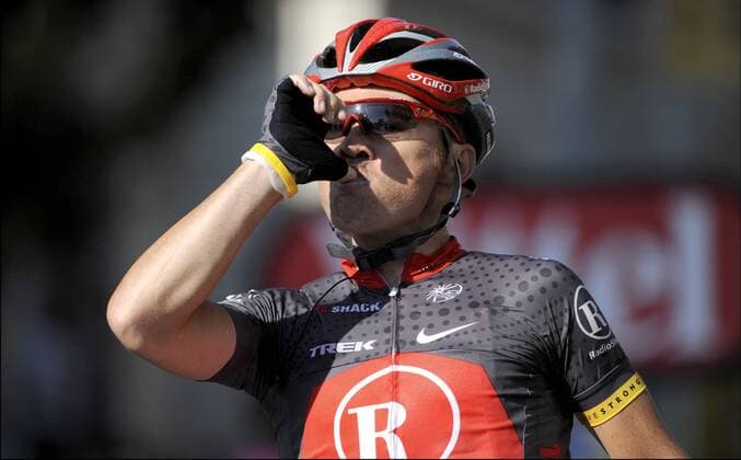 Tour de France 2010, 10. Etappe, Chambery - Gap: Etappensieger SERGIO PAULINHO (RadioShack)  PhotoNews o0 Einzelbild Ziel Jubel Freude Gestik Jubelritual Schnuller Baby