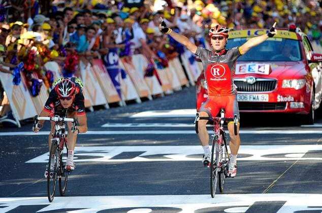 RADSPORT - Tour de France 2010 GAP,FRANKREICH,14.JUL.10 - DIVERS, RADSPORT - Tour de France 2010, 10. Etappe, Chambery - Gap. Bild zeigt Vasil Kiryienka (BLR Tinkoff) und den Jubel von Etappensieger Sergio Paulinho (POR Radioshack).  o0 Jubel Freude