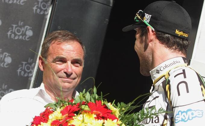 15.07.2010 Bourg-les Valence, Radsport 97. Tour de France 2010, 11. Etappe Sisteron - Bourg-les Valence, Bernard HINAULT FRA (L) schaut skeptisch drein, Mark CAVENDISH GBR siegt bei der 11. Etappe