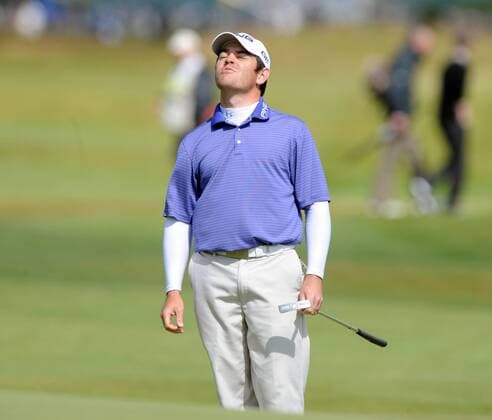 South Africa s Louis Oosthuizen reacts after his putt on the 17th green on the second day of the Open championship in St.Andrews, Scotland on July 16, 2010.  LON2010071605 o0 RSA