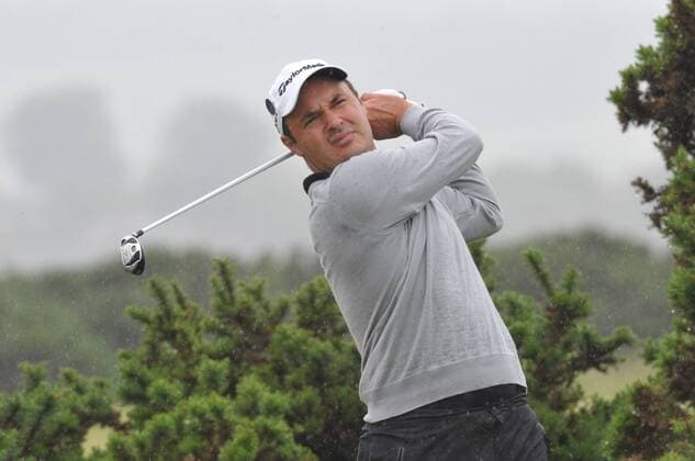 16 07 2010 Simon KHAN from England in action on the Old Course , St Andrews, Fife, Scotland in the Second round of the British Open Championship xKevinxBatchelorx  ActionPlus11071131 Content restricted for UK based newspaper