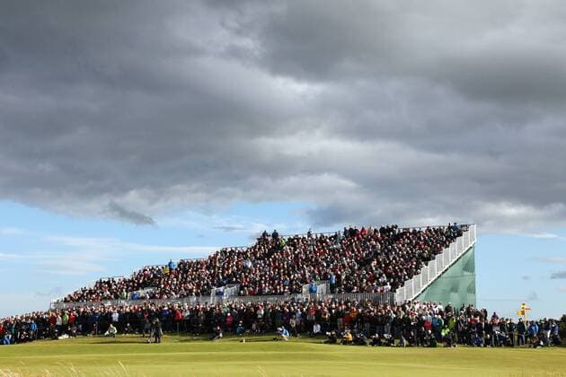 General view, JULY 16, 2010 - Golf : A general view of the 11th hole during the second round of the 139th Open Championship on the Old Course, St Andrews  (013478) o0 Fan, Zuschauer Tribüne Wolken Himmel