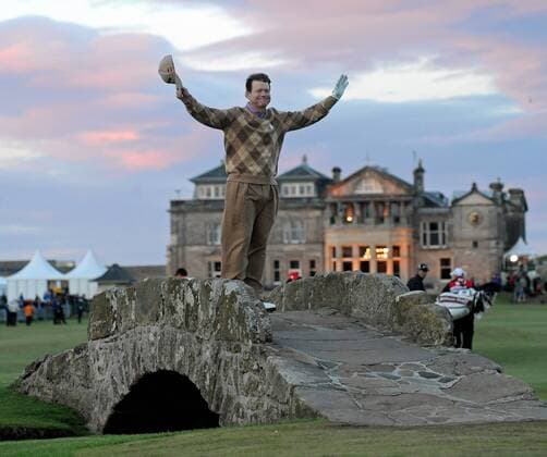 Tom Watson (USA) on the Swilken Bridge on the 18th for what will be his last Open at St Andrews at the 139th British Open Championship held at Old Course, during Friday Second Round at St Andrews.  - ZUMAts3 o0 Golfplatz Golfkurs Brücke Klubhaus Royal Ancient Club Jubel, Freude