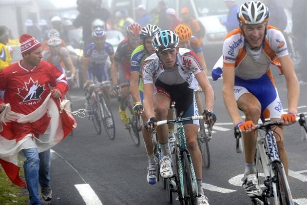 Cyclisme : Tour de France 2010 - 17. Etappe - 22.07.2010 - Pau Col du Tourmalet - Jurgen Van Den Broeck (BEL Omage Pharma Lotto, vorn, li.) - xPhotoNewsx 