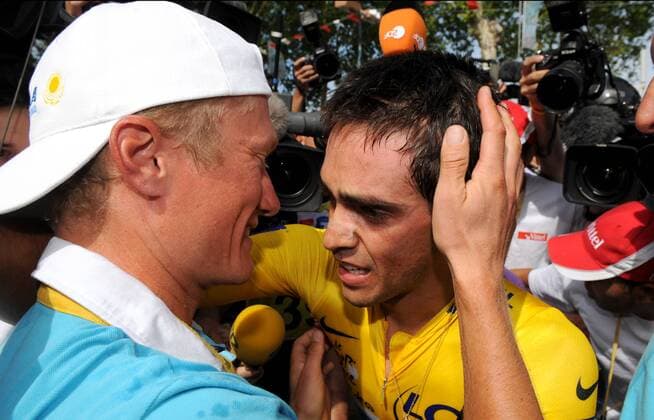 Tour de France: Etappe 19 Bordeaux - Pauillac: ALBERTO CONTADOR re. - ALEXANDRE VINOKOUROV Astana xPhotoNewsx  o0 Jubel Freude Kameradschaft Emotionen