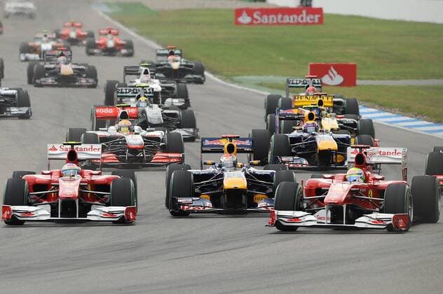 Start zum Grossen Preis von Deutschland-Felipe MASSA (BRA),Ferrari (re) und Fernando ALONSO (ESP),Ferrari (li) ueberholen Sebastian VETTEL (GER),Red Bull Racing. Formel 1 GP von Deutschland Hockenheimring,Grosser Santander Preis,Grand Prix,Hockenheim,Rennen am 25.07.2010.