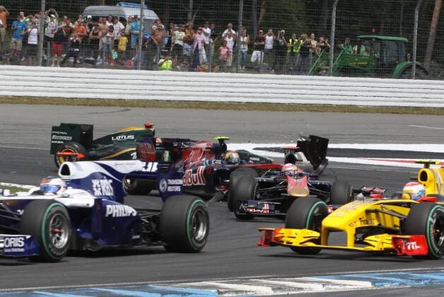 Startcrash, Sebastien Buemi (2R) , Jaime Alguersuari, Toro Rosso, Formel 1, GP Deutschland in Hockenheim, 25.7.10