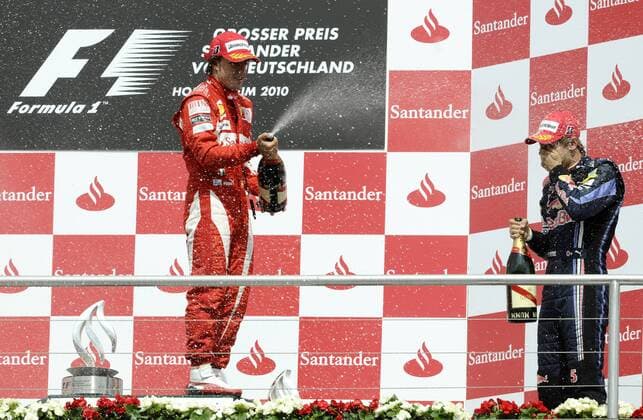 Sieger Fernando Alonso (Spanien Ferrari) und der Dritte Sebastian Vettel (Deutschland RedBull, re.), Formel 1, Hockenheim, 25.07.2010  o0 Jubel, Freude Sekt, Sektdusche, Champagner, Champagnerdusche Sieg, Sieger