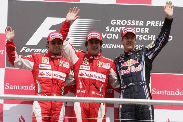 Motorsports Formula 1: World Championship 2010, GP of Germany, Siegerehrung v.li.: Felipe Massa (BRA, Scuderia Ferrari), Sieger Fernando Alonso (ESP, Scuderia Ferrari) und der Dritte Sebastian Vettel (GER, Red Bull Racing), xHOCHxZWEIx o0 Jubel, Freude Sieg, Sieger