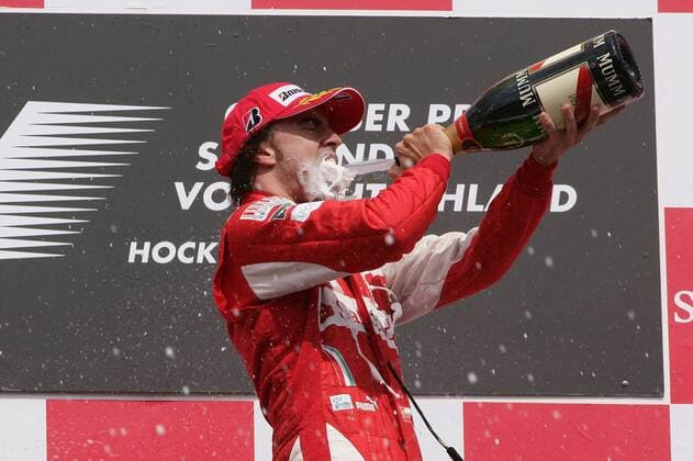 Motorsports Formula 1: World Championship 2010, GP of Germany, Fernando Alonso (ESP, Scuderia Ferrari), xHOCHxZWEIx o0 Jubel, Freude Sieg, Sieger Sekt, Sektdusche, Champagner, Champagnerdusche