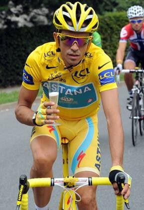 CYCLING, 20. ETAPPE: LONGJUMEAU - PARIS CHAMPS-ELYSEES, 25 07 2010 - TOUR DE FRANCE 2010 Alberto Contador (ESP Astana) - Sieger der Tour de France 2010 - xPHOTONEWSx  o0 Sieg, Sieger Jubel, Freude gelbes Trikot, Gesamtführung, Sekt Champagner