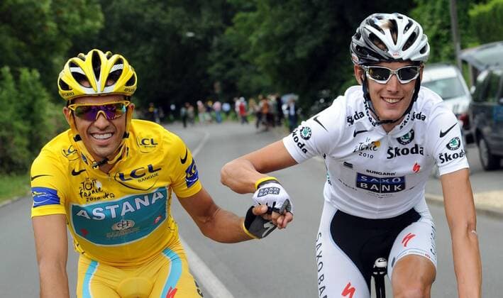 CYCLING, 20. ETAPPE: LONGJUMEAU - PARIS CHAMPS-ELYSEES, 25 07 2010 - TOUR DE FRANCE 2010 Alberto Contador (ESP Astana, li.), Sieger der Tour de France 2010 und der Zweite Andy Schleck (LUX Saxo Bank), im weißen Trikot des besten Jungprofis - xPHOTONEWSx  o0 Sieg, Sieger Jubel, Freude gelbes Trikot, Gesamtführung