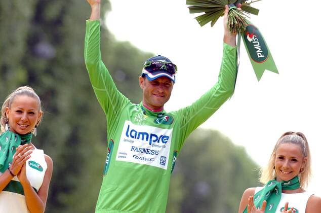2010, Tour de France, Longjumeau - Paris, Alessandro Petacchi (ITA Lampre) - Sieger des grünen Trikots des besten Sprinters der Tour de France 2010 -  o0 Jubel, Freude, grünes Trikot