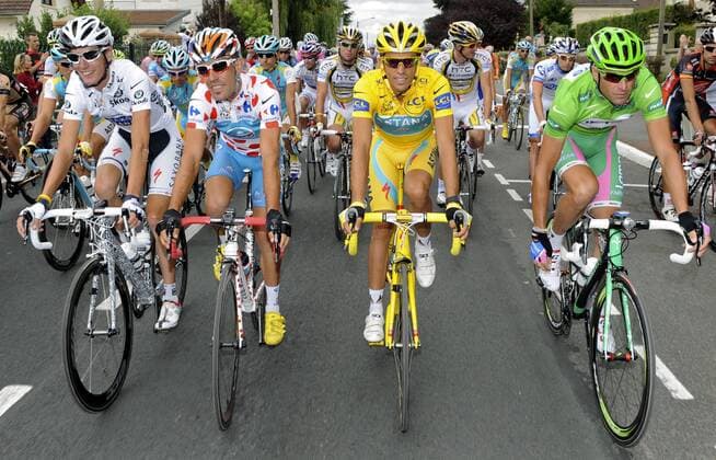 Tour de France 2010: v.li. ANDY SCHLECK Saxo Bank - Anthony CHARTEAU BBOX Boygues Telecom , ALBERTO CONTADOR Astana - Alessandro PETACCHI Lampre - - 20 Etappe : LONGJUMEAU - PARIS CHAMPS-ELYSEES xPHOTONEWSx 