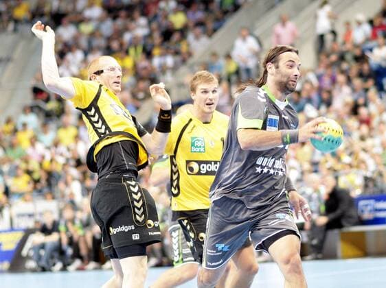 Toyota-Handball-Bundesliga - 26.07..2010 - Rhein Neckar Löwen - Weltauswahl - Benefizspiel Oleg Velyky v. l. Karol Bielecki, Bjarte Myrhol beide RNL, Ivano Balic -