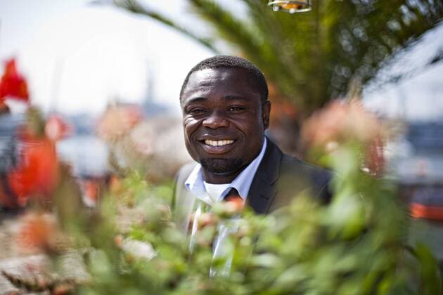 Gerald Asamoah (FC St.Pauli 1910) o0 Anzug Kleidung