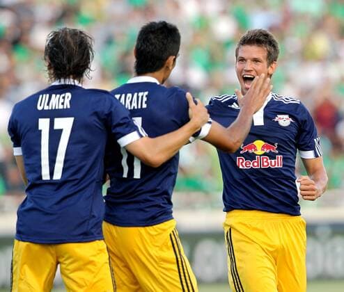 FUSSBALL - CL Quali, Omonia vs R BS NIKOSIA,ZYPERN,27.JUL.10 - FUSSBALL - UEFA Champions League, Qualifikation, Omonia Nicosia vs FC Red Bull Salzburg. Bild zeigt v.li. den Jubel von Andreas Ulmer, Gonzalo Zarate und Franz Schiemer (RBS). 