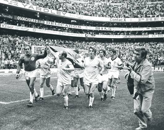 WM 1970, Spiel um Platz 3, Schlussjubel BR Deutschland, v.li.: Torwart Horst Wolter, Sigfried Held (verdeckt), Uwe Seeler, Hannes Löhr (vorn), Gerd Müller und Wolfgang Weber o0 Jubel Freude BRD Siggi Hannes