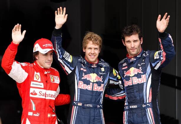 FORMEL 1 - Grand Prix von Ungarn BUDAPEST,UNGARN,31.JUL.10 - MOTORSPORT, FORMEL 1 - Formel 1 Grand Prix von Ungarn, Hungaroring, Training und Qualifying, Pressekonferenz. Bild zeigt den Jubel von Fernando Alonso (ESP Ferrari, L), Sebastian Vettel (GER, Pole Position, Mitte) und Mark Webber (Australien beide Red Bull Racing).