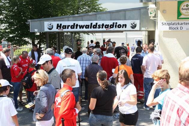 . Eingangsbereich Hardtwaldstadion - SV Sandhausen o0 Eingang
