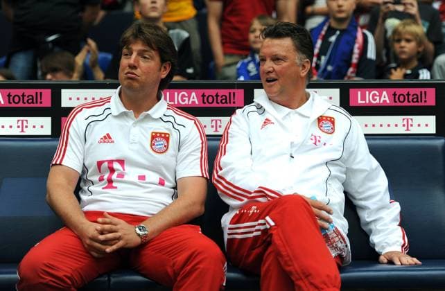 FUSSBALL LIGA TOTAL CUP 2010 FINALE FC Schalke 04 - FC Bayern Muenchen 01.08.2010 Sportpsychologe Philipp Laux, Trainer Louis van Gaal (V. LI. FCB) 