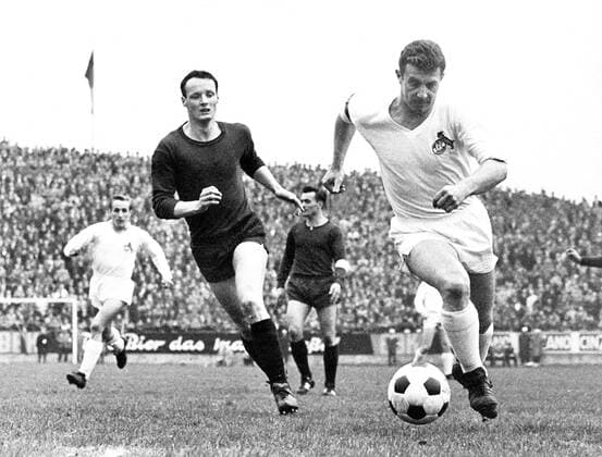Hans Schäfer (Köln, re.) Fußball 1. BL Herren Saison 1963 1964, 1. FC Gruppe Aufnahmedatum geschätzt Dynamik,