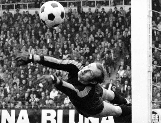 Torwart Manfred Manglitz (Meidericher SV) Fußball 1. BL Herren Saison 1965 1966, Meidericher SV, MSV Duisburg Einzelbild Aufnahmedatum geschätzt Abwehr, Dynamik,