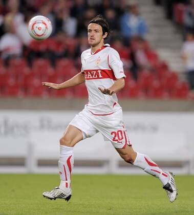 FUSSBALL UEFA Europa League 3. Qualifikationsrunde 2010 2011 05.08.2010 VfB Stuttgart - Molde FK Christian Gentner (VfB Stuttgart) mit Ball 