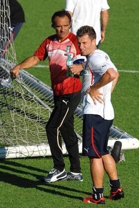 Nationaltrainer Cesare PRANDELLI und Antonio CASSANO - Italien - Nationalteam, Training in Florenz - ANDREAXSTACCIOLI o0 Trainer