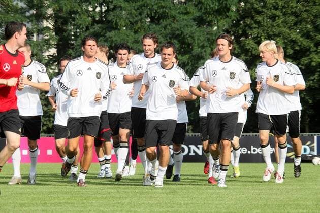 Deutsche Nationalmannschaft laeuft sich warm v.li.: Mario Gomez, Serdar Tasci, Christian Schulz, Marcel Schäfer, Christian Gentner, Andreas Beck